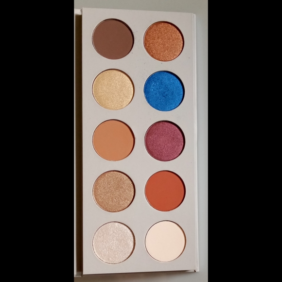 KKW x MARIO 10-Pan Eyeshadow Palette - Picture 8 of 8